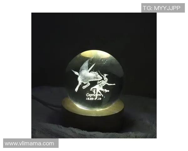 足球球星定制水晶小夜灯点亮温馨房间打造独特纪念礼物
